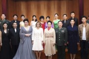 彭丽媛邀请墨西哥总统夫人参观解放军艺术学院