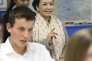 彭丽媛在德国中学讲述"中国梦"(高清组图)